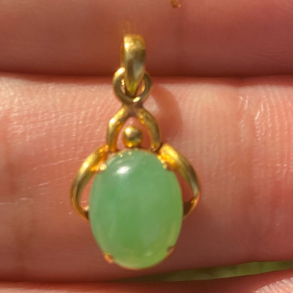 New Natural Burmese Jadeite Jade  in 18k Solid Gold Pendant
